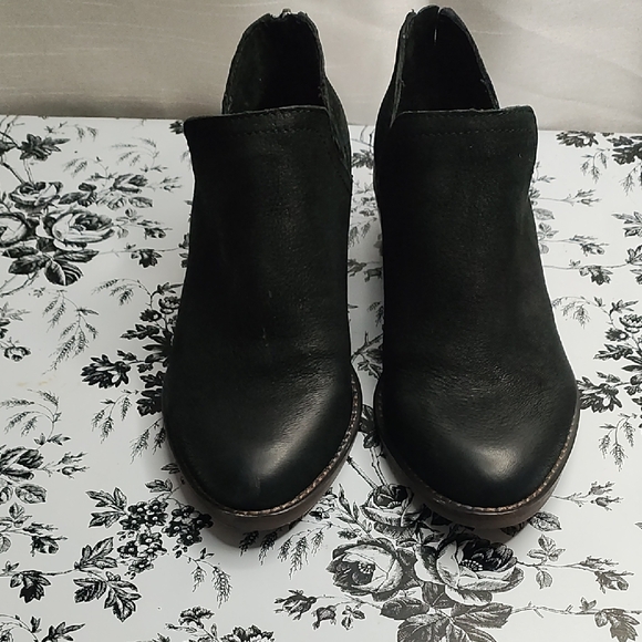 Lucky Brand Shoes - Lucky Brand Black Ankle‎ Boots with Chelsea Style